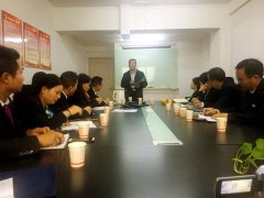 加強團隊建設，公司組織專家親臨授課